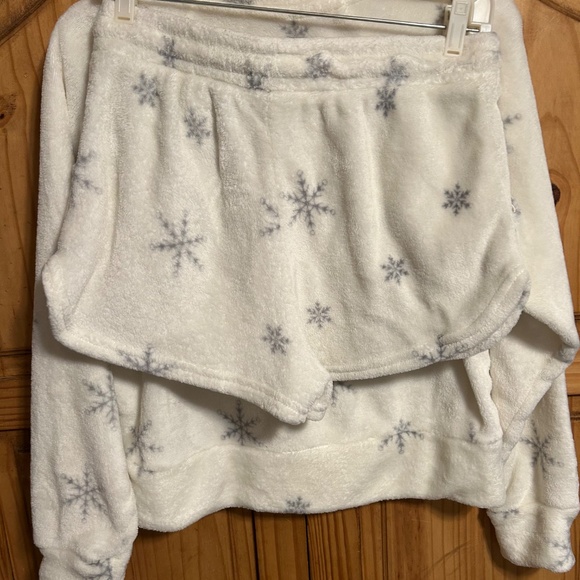 Cozie By Pink Rose 2 Piece Fleece Snowflakes Pajama Set - Picture 7 of 7